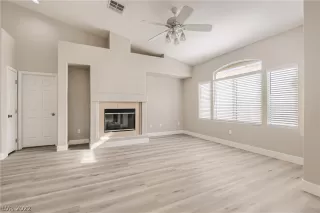 Photo #4: 2455296 Listing