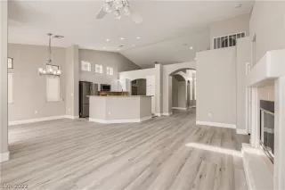 Photo #6: 2455296 Listing