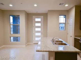 Photo #3: 2455305 Listing