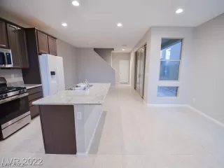 Photo #5: 2455305 Listing