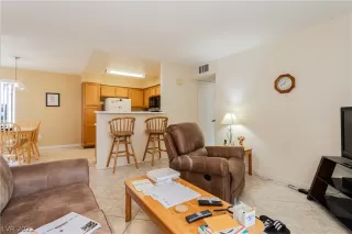 Photo #4: 2455347 Listing