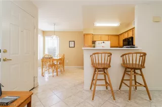 Photo #5: 2455347 Listing