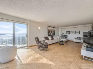 Photo #4: 2455394 Listing