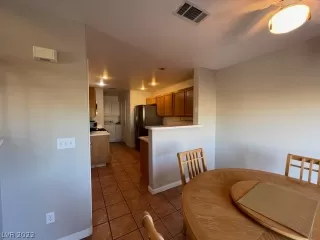 Photo #5: 2455430 Listing