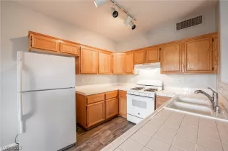 Photo #3: 2455488 Listing 