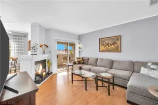 Photo #3: 2455518 Listing