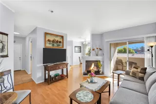 Photo #5: 2455518 Listing