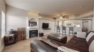 Photo #4: 2455586 Listing