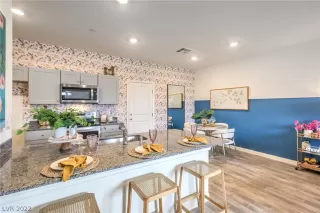 Photo #3: 2455591 Listing