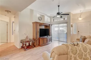 Photo #4: 2455738 Listing