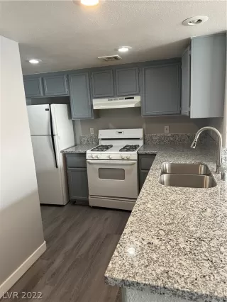 Photo #5: 2455823 Listing 