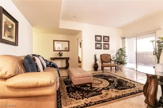 Photo #4: 2455824 Listing