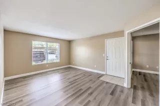 Photo #5: 2455831 Listing