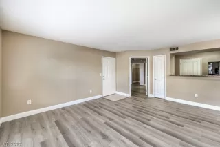 Photo #6: 2455831 Listing