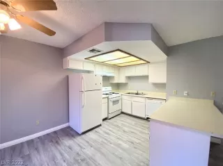 Photo #5: 2455835 Listing 