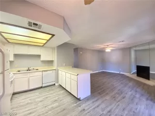 Photo #6: 2455835 Listing 