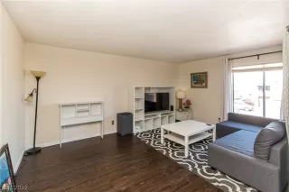 Photo #5: 2455848 Listing 