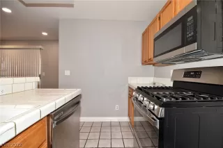 Photo #4: 2455858 Listing 