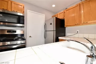 Photo #5: 2455858 Listing 