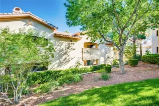Photo #4: 2455875 Listing