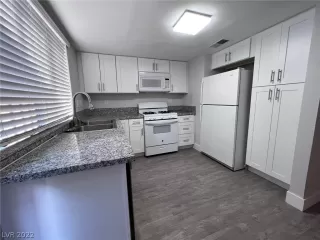 Photo #5: 2455909 Listing 