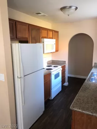 Photo #3: 2455944 Listing 