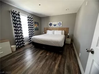 Photo #4: 2455951 Listing