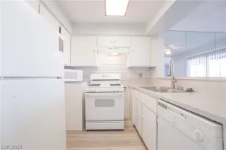 Photo #4: 2455977 Listing 