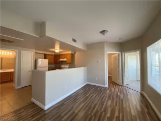 Photo #5: 2456003 Listing 