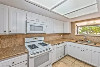 Photo #3: 2456016 Listing 