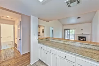 Photo #4: 2456016 Listing 