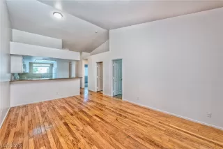 Photo #6: 2456016 Listing 