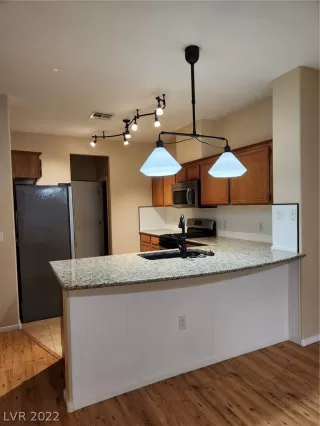 Photo #4: 2456031 Listing 