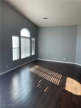 Photo #2: 2456059 Listing 