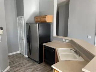 Photo #4: 2456059 Listing 