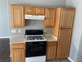 Photo #5: 2456059 Listing 
