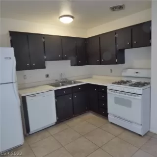 Photo #4: 2456082 Listing 