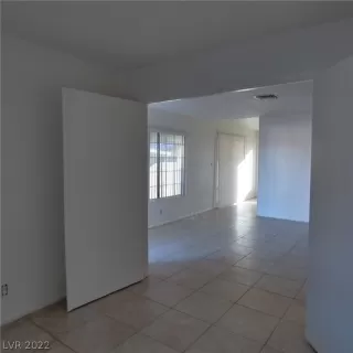 Photo #5: 2456082 Listing 