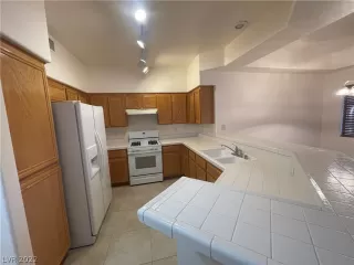 Photo #6: 2456124 Listing 