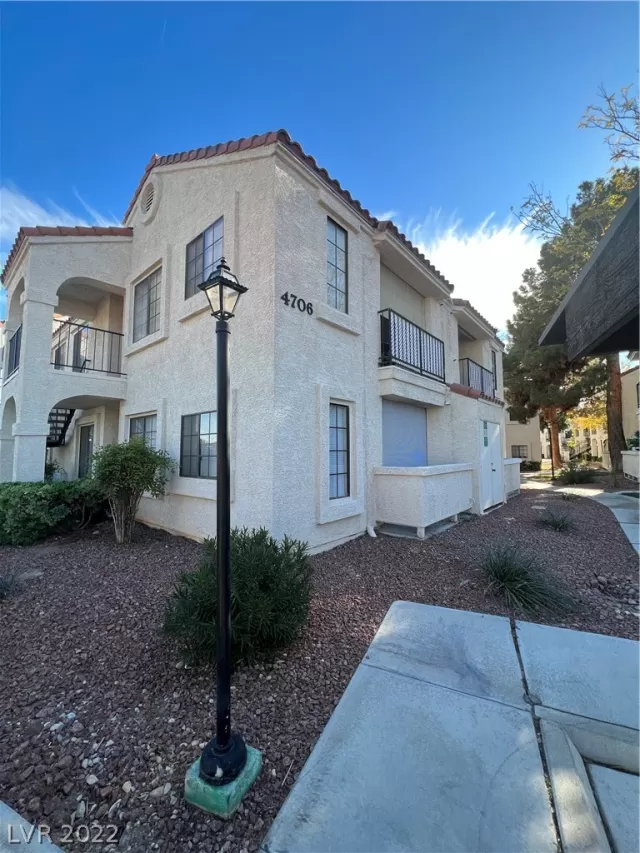 MLS: 2456132 Condo For Sale