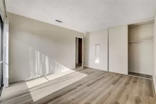 Photo #6: 2456168 Listing