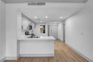 Photo #4: 2456243 Listing