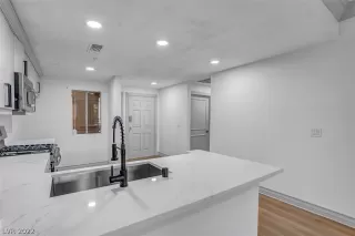 Photo #5: 2456243 Listing