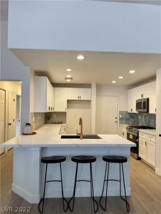 Photo #1: 2456251 Listing