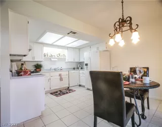 Photo #5: 2456286 Listing