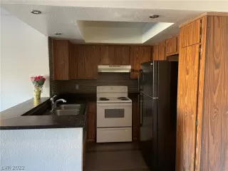 Photo #3: 2456329 Listing 