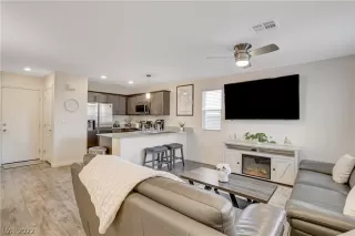 Photo #3: 2456389 Listing