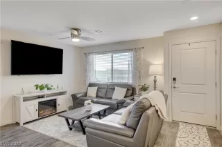 Photo #4: 2456389 Listing