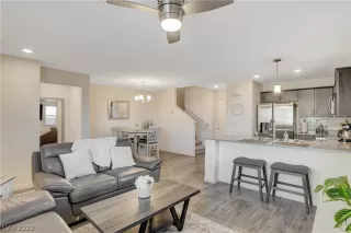 Photo #6: 2456389 Listing