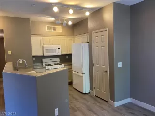 Photo #3: 2456395 Listing 